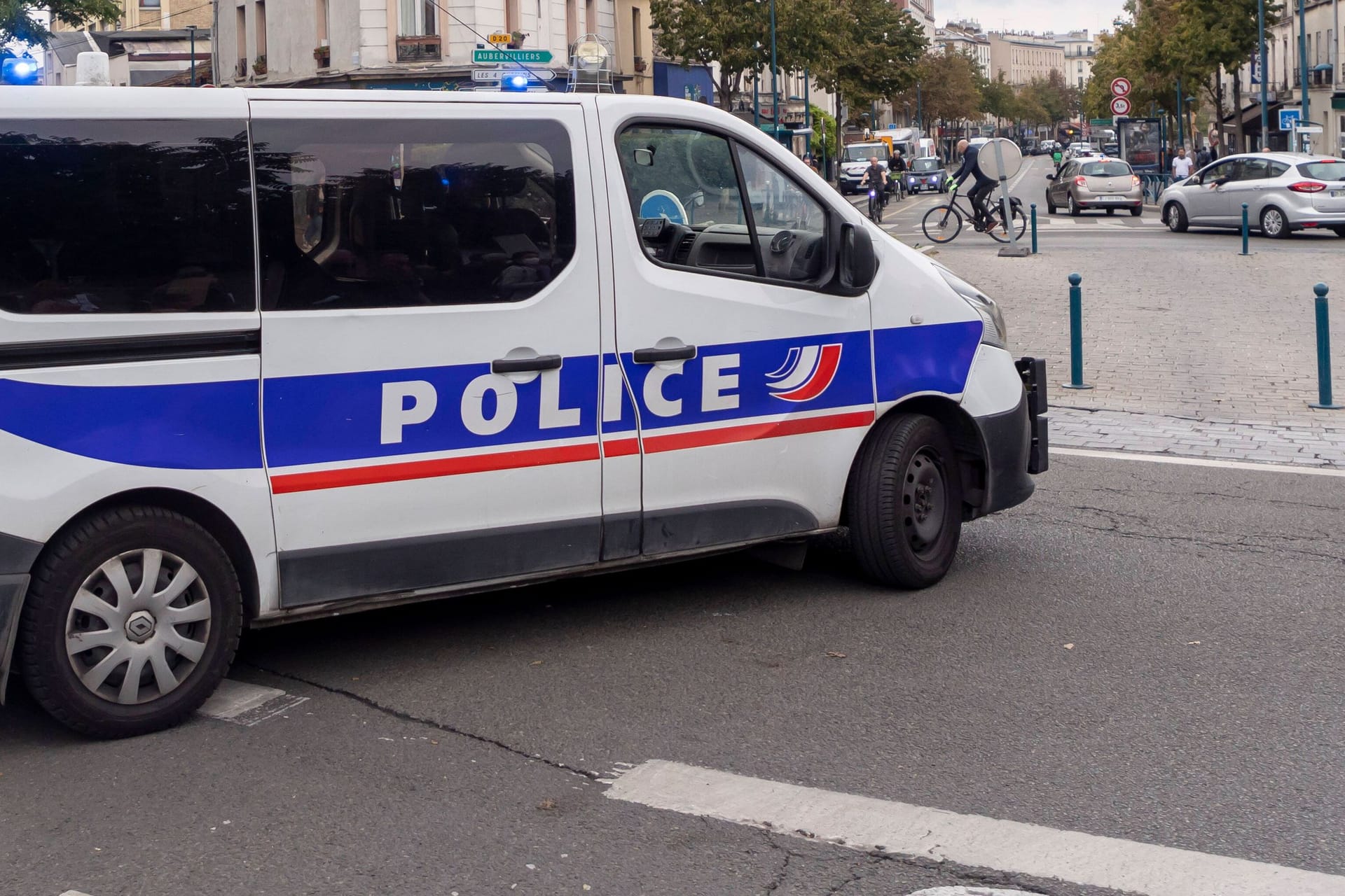 Polizeiwagen in Frankreich: In Paris haben Ermittler eine furchtbare Entdeckung gemacht.
