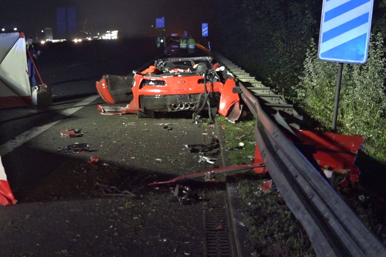 Verunfallte Corvette auf der A 67: Zum Unfallzeitpunkt soll es stark geregnet haben.