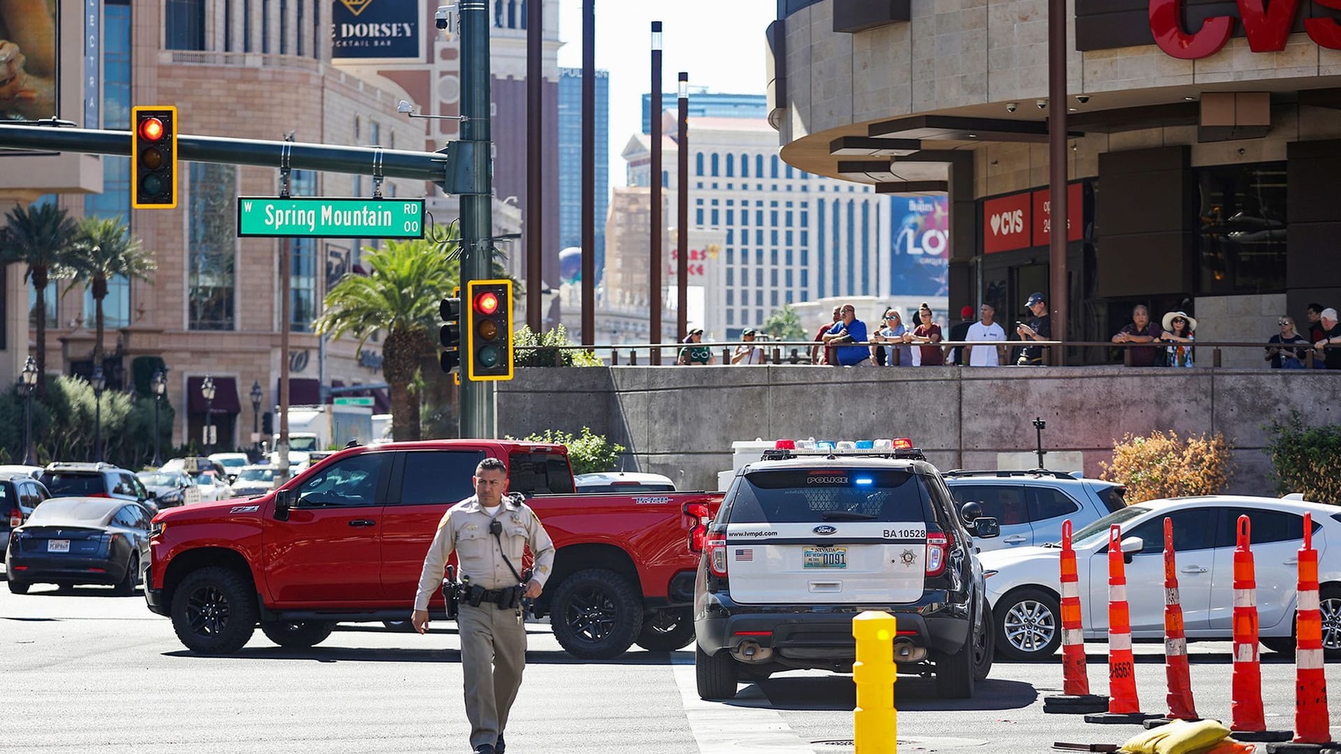 Polizeiermittlungen in Las Vegas: Ein mutmaßlicher Täter wurde festgenommen – die Hintergründe sind noch unklar. Polizeiermittlungen in Las Vegas: Ein mutmaßlicher Täter wurde festgenommen – die Hintergründe sind noch unklar.