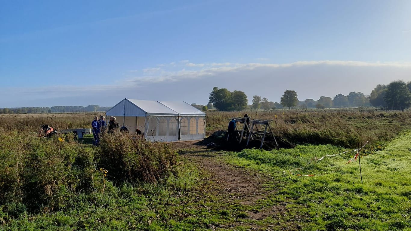 Blick auf die Ausgrabungsstätte im Duvenseer Moor im Herzogtum Lauenburg.