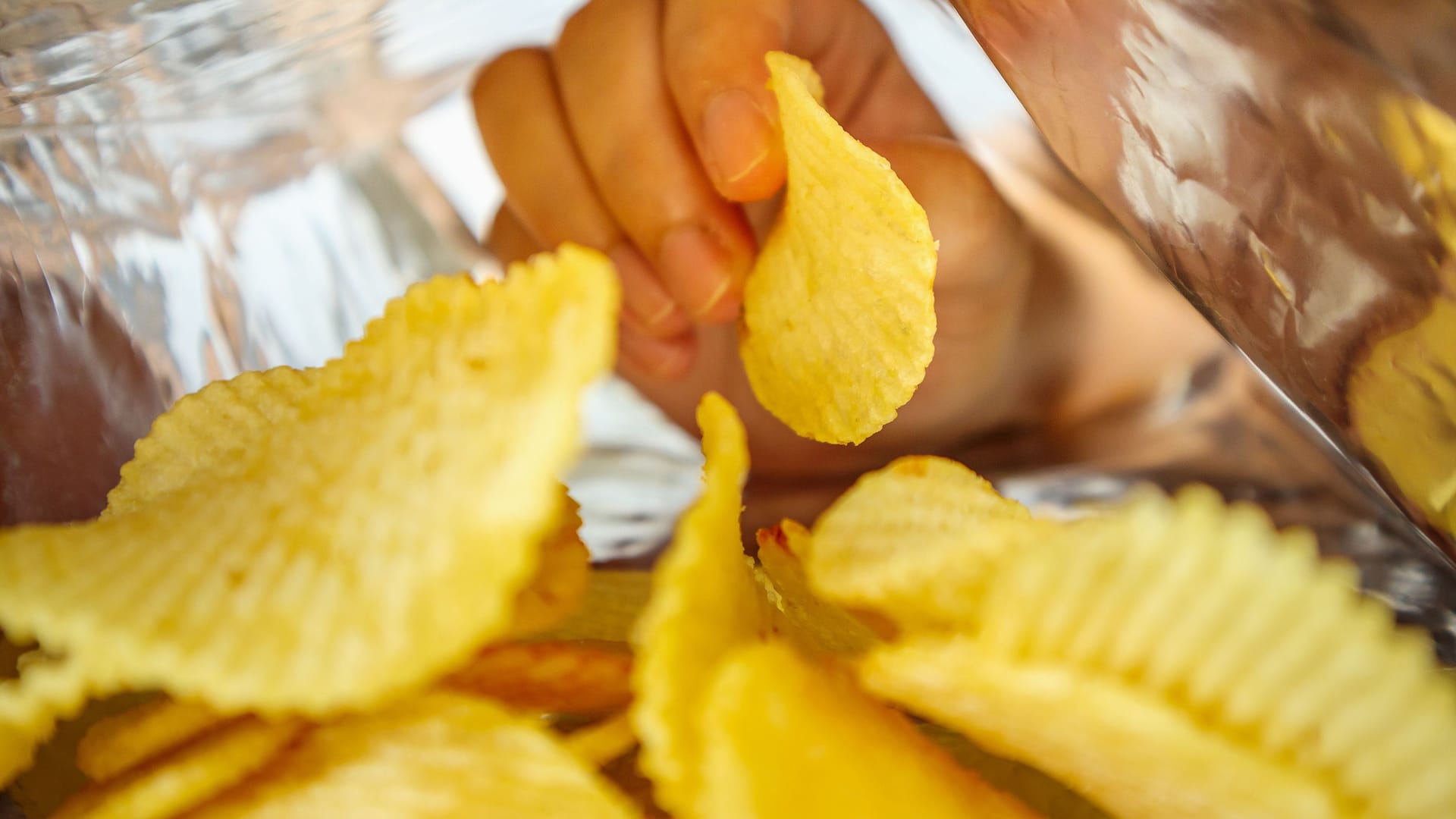 Chips: Einige Sorten enthalten sehr viel Acrylamid. (Symbolbild)