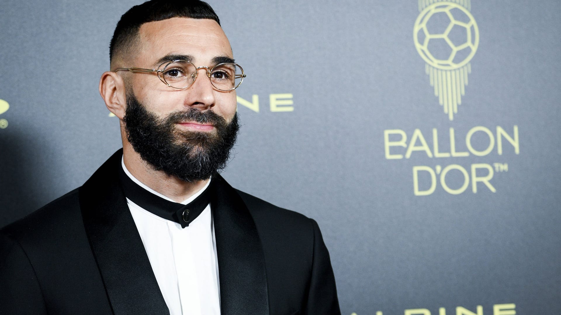 Karim Benzema: Er wurde erstmals mit dem Ballon d'Or gekrönt. Karim Benzema: Er wurde erstmals mit dem Ballon d'Or gekrönt.
