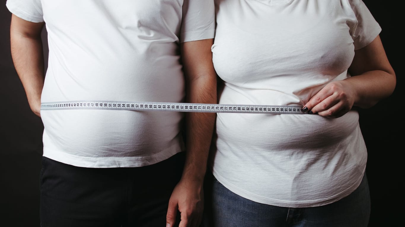 Übergewicht birgt zahlreiche gesundheitliche Risiken. Besonders gefährlich ist das Bauchfett.