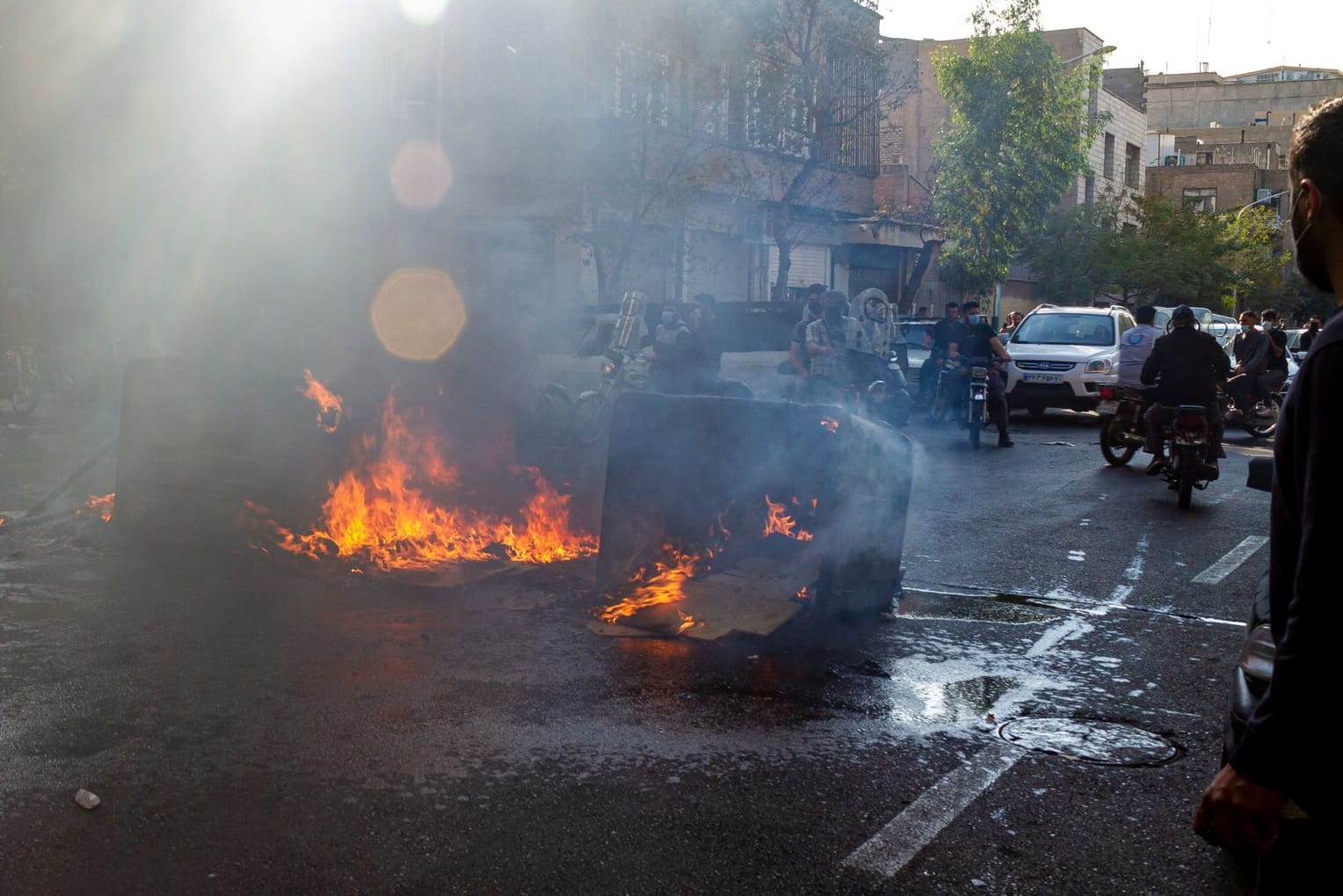 Proteste in Teheran (Archiv): Seit dem Tod der 22-jährigen Jina Mahsa Amini kommt es landesweit zu Demonstrationen.