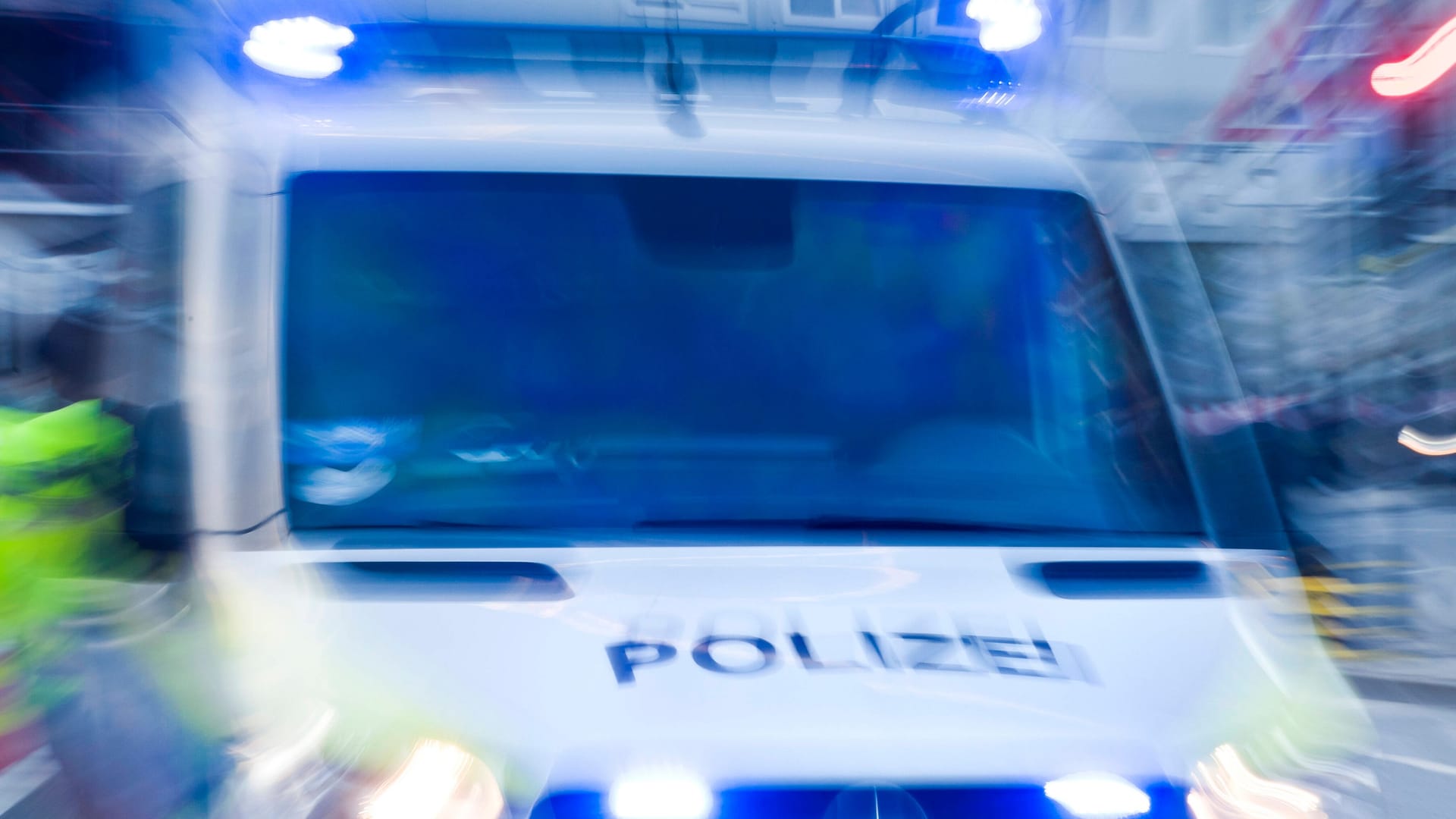 Einsatzfahrzeug der Polizei (Symbolfoto): Der Mann machte einen verwirrten Eindruck. Einsatzfahrzeug der Polizei (Symbolfoto): Der Mann machte einen verwirrten Eindruck.