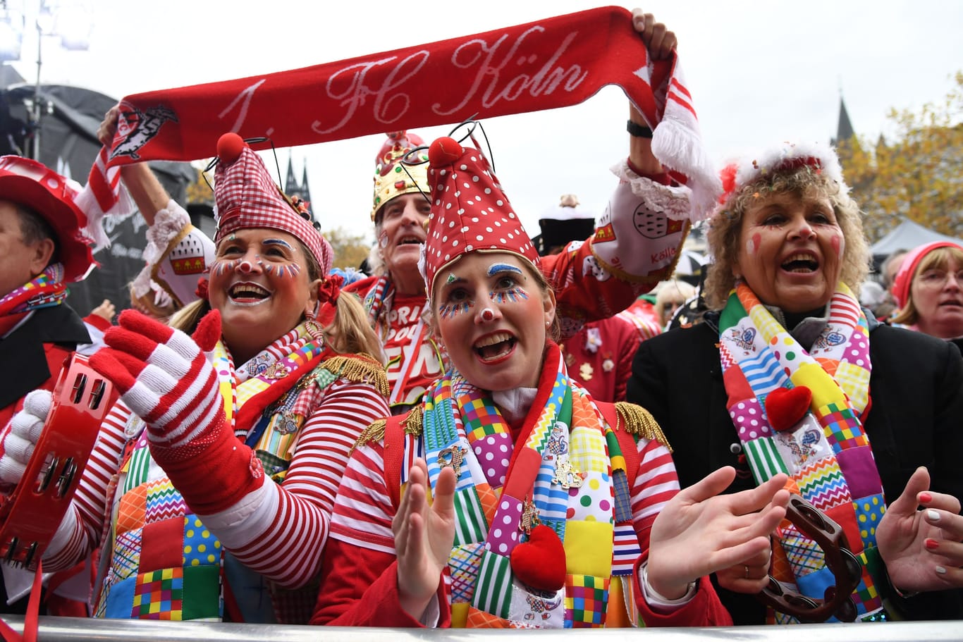 Jecke beim Karneval in Köln (Archivbild): Die Stadt rechnet mit Alkoholexzessen.