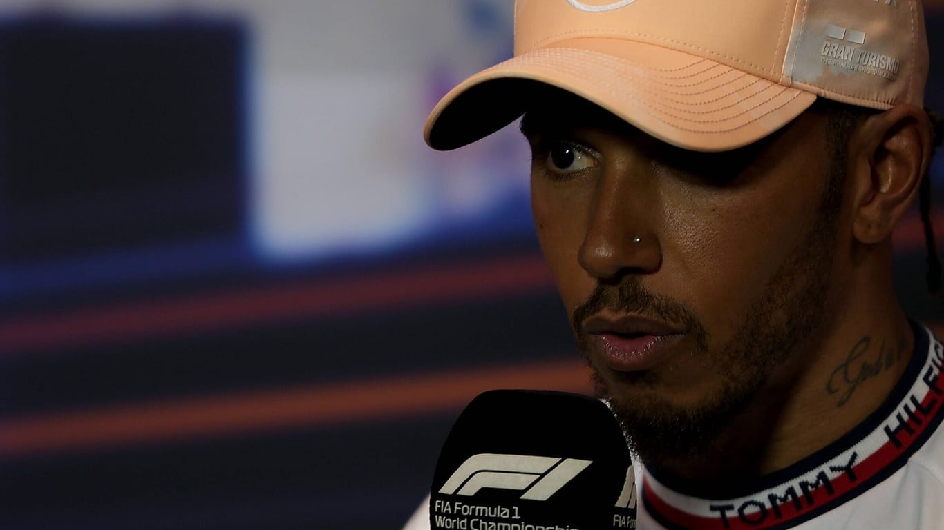 Lewis Hamilton am Rande des Grand Prix von Singapur mit Nasenpiercing: Der siebenmalige Weltmeister ist bekannt für seinen modischen Stil.