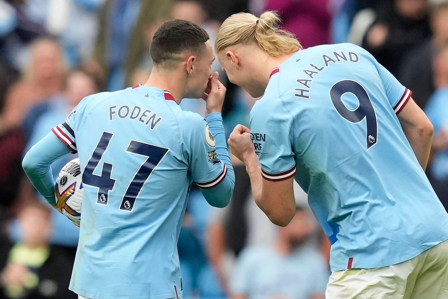 Phil Foden (li.) und Erling Haaland: Beide trafen am Sonntag gegen United dreifach.