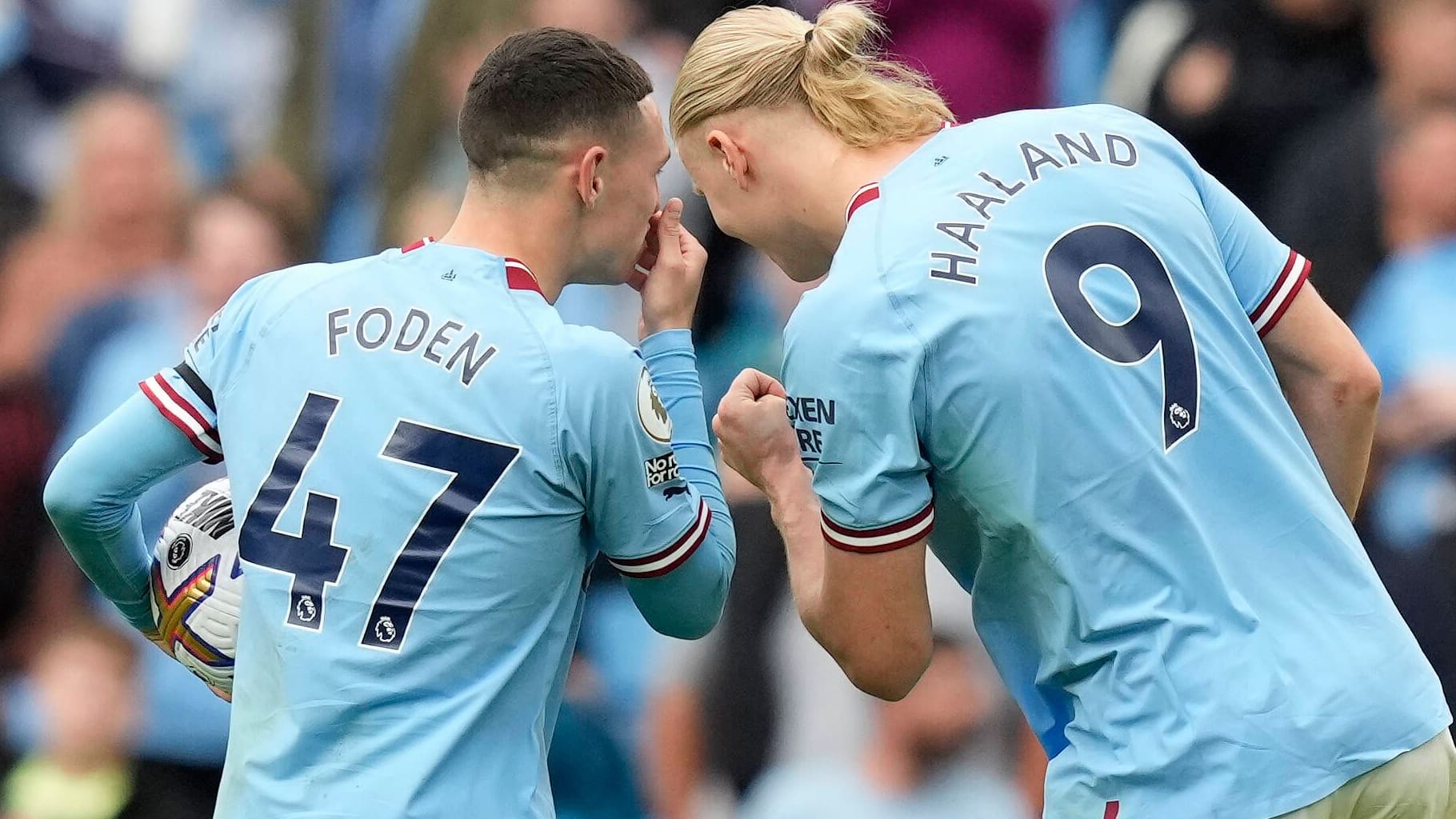 Phil Foden (li.) und Erling Haaland: Beide trafen am Sonntag gegen United dreifach.