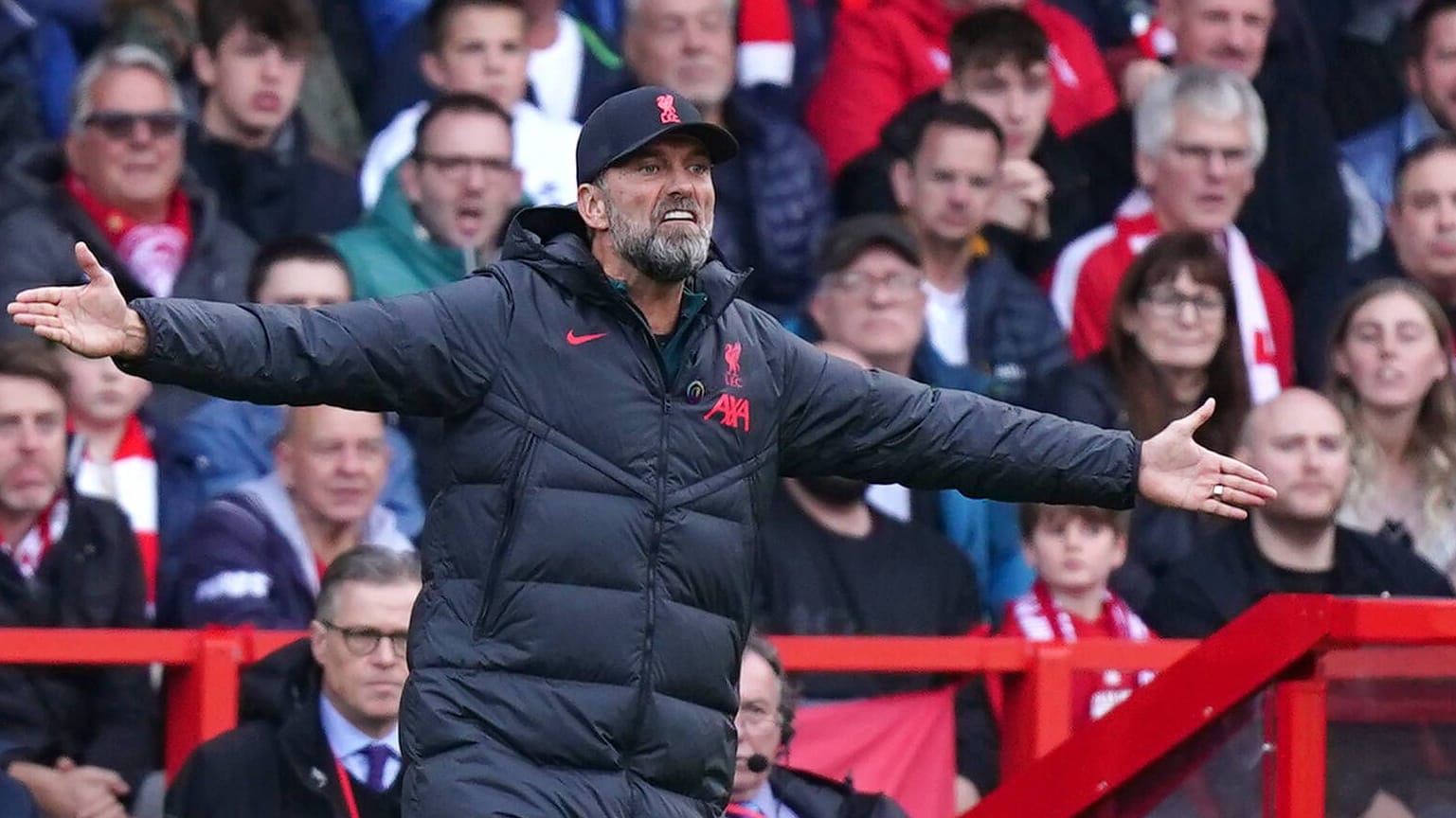 Jürgen Klopp: Für den deutschen Trainer ist die aktuelle Saison eine Achterbahnfahrt. Jürgen Klopp: Für den deutschen Trainer ist die aktuelle Saison eine Achterbahnfahrt.