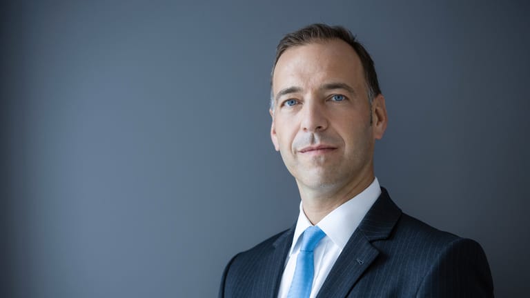 Joachim Schallmayer beschäftigt sich bei der Dekabank täglich mit den globalen Finanzmärkten.