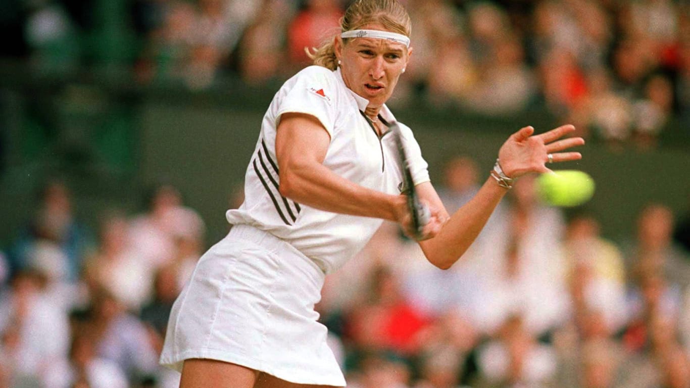 Gefürchtete Vorhand: Graf bei ihrem letzten Wimbledon-Turnier 1999.