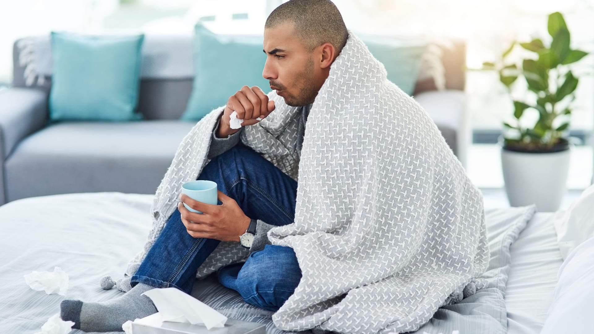 Typisch für eine akute Bronchitis ist Husten. Was bedeutet es, wenn Atemnot hinzukommt?