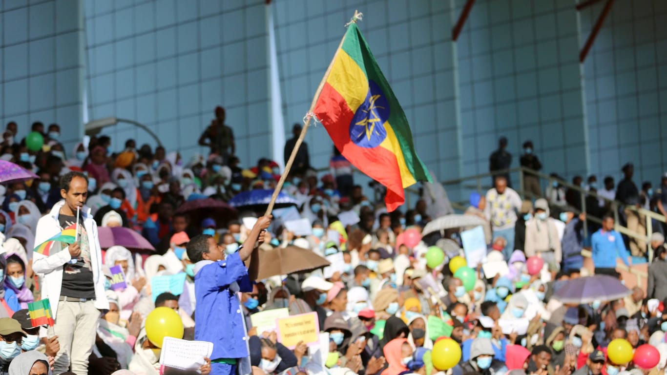 Demonstration in Addis Abeba, Äthiopien: Mindestens zwei Millionen Menschen wurden wegen des Tigray-Konflikts vertrieben.