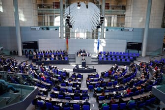 Der Bundestag genehmigt eine Ausnahme von der Schuldenbremse.