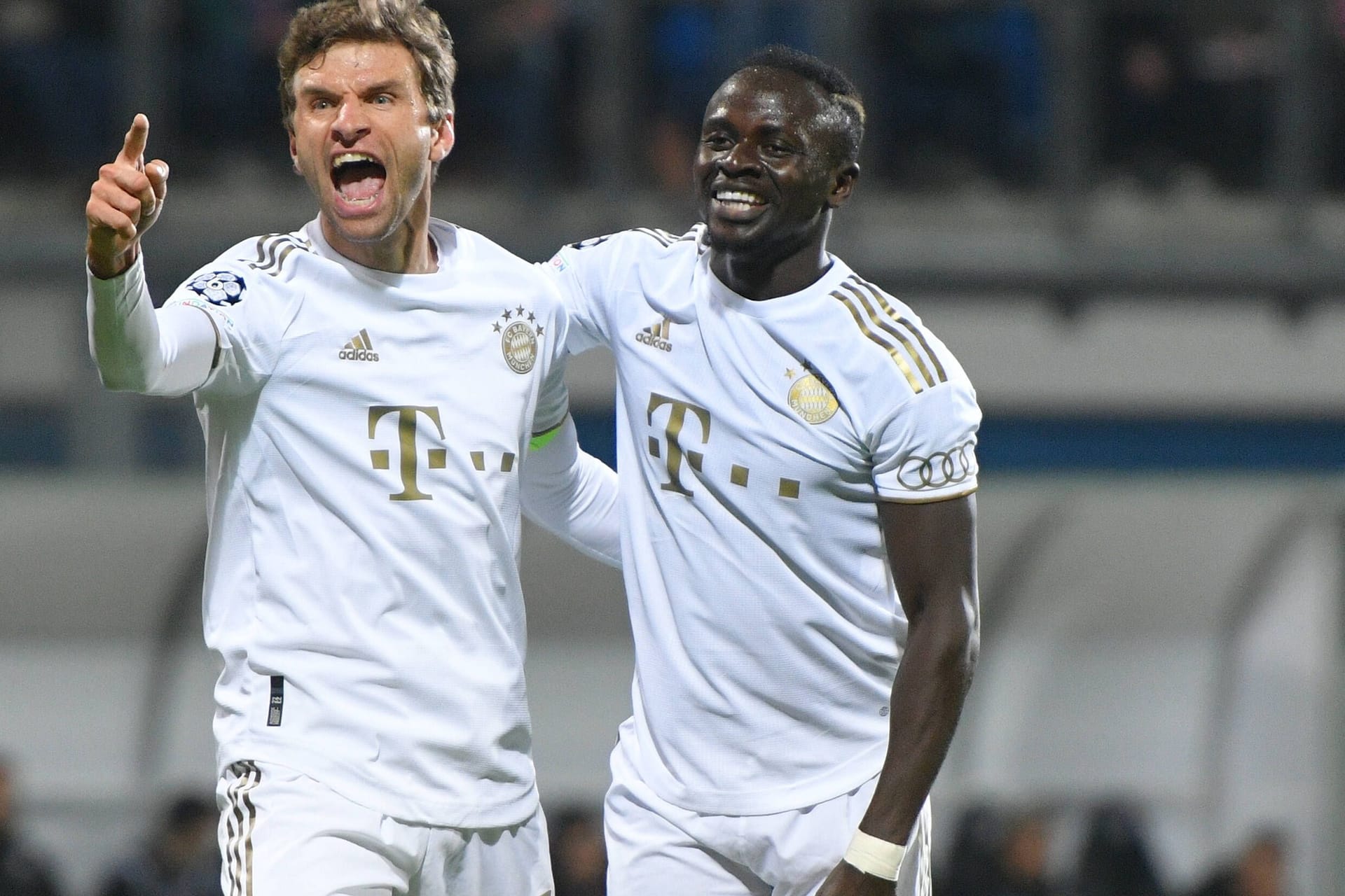 Thomas Müller (l.) und Sadio Mané: Der Sieg gegen Pilsen sorgte für einen Rekord.