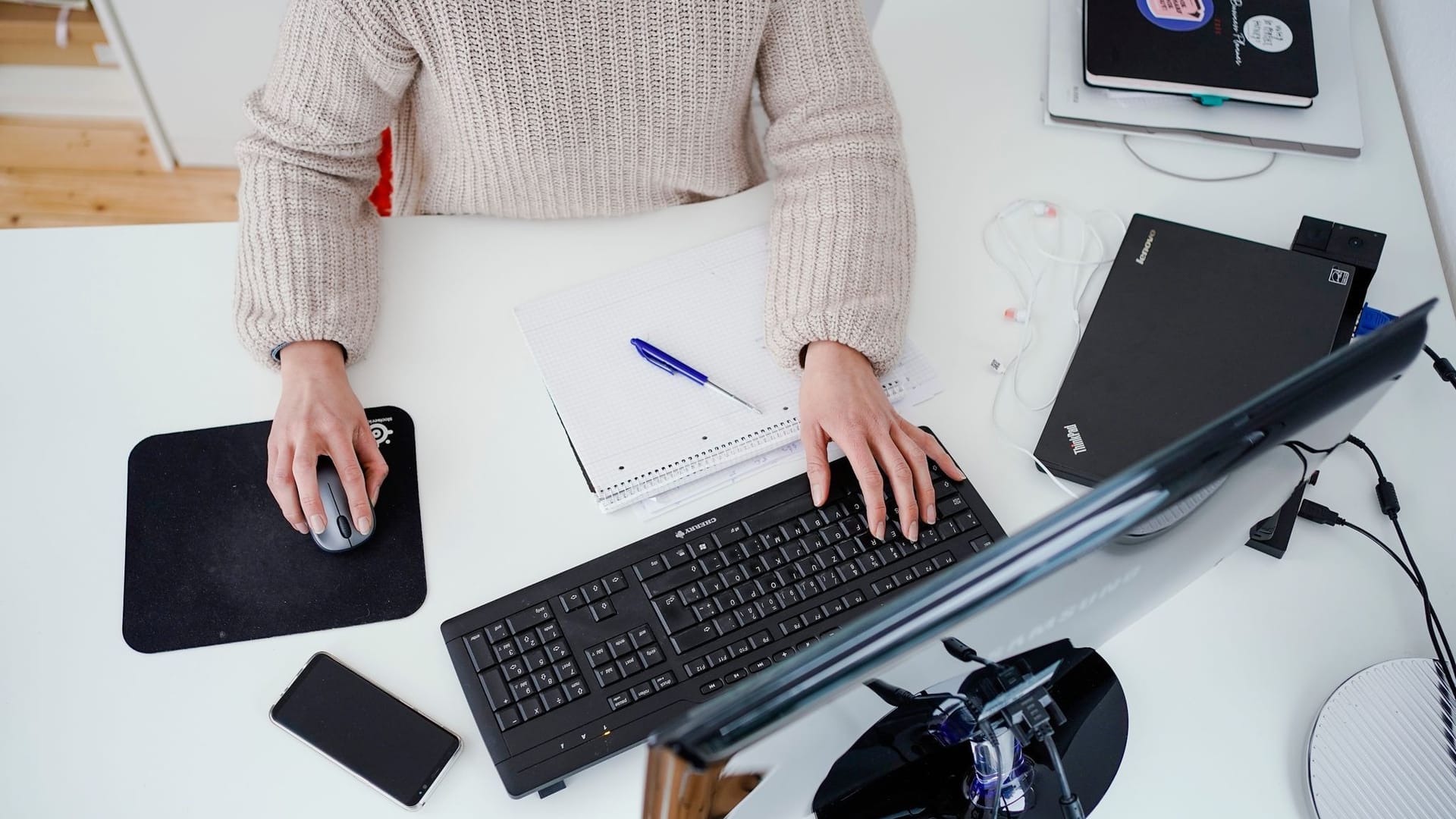 Heizen im Büro: Die Raumtemperatur von 19 Grad reicht nicht für alle Tätigkeiten aus.