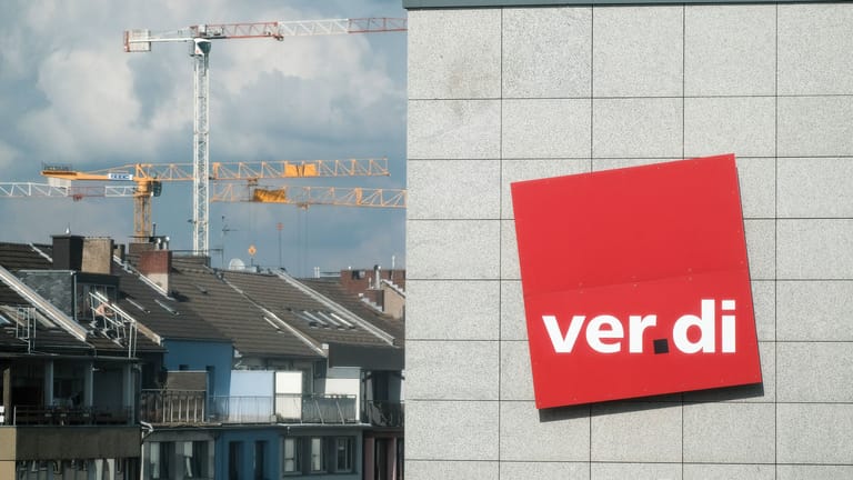Verdi-Sitz in Düsseldorf: Die Gewerkschaft fordert gemeinsam mit dem Beamtenbund mehr Gehalt für öffentlich Beschäftigte.