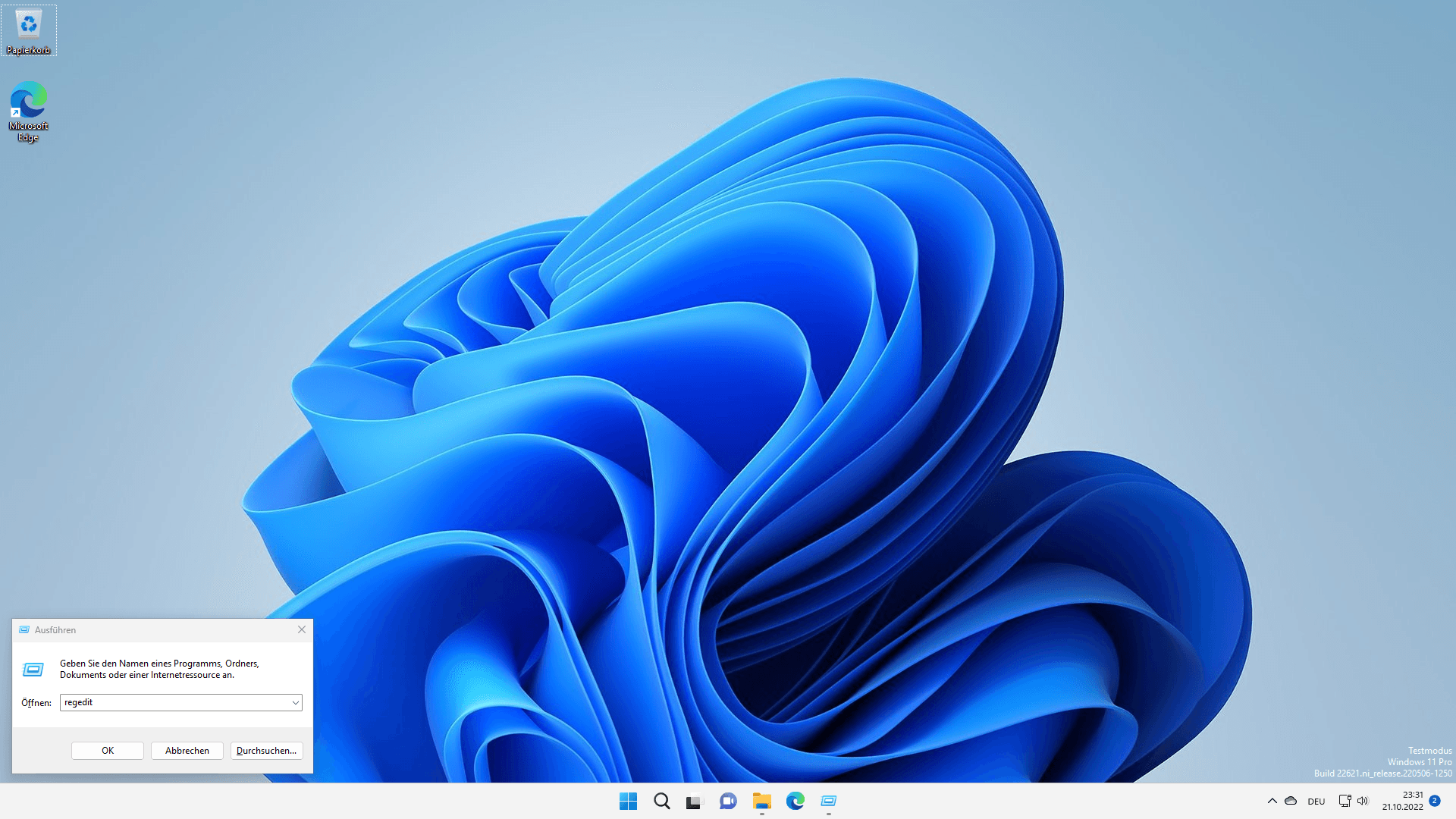 Windows 11 - Desktop: Im Ausführen-Fenster den Befehl „regedit“ eingeben.