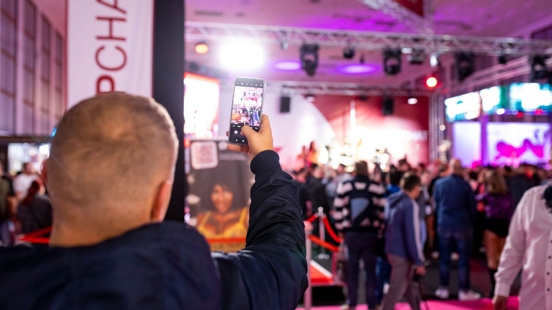 Fotografierender Mann auf der Venus.