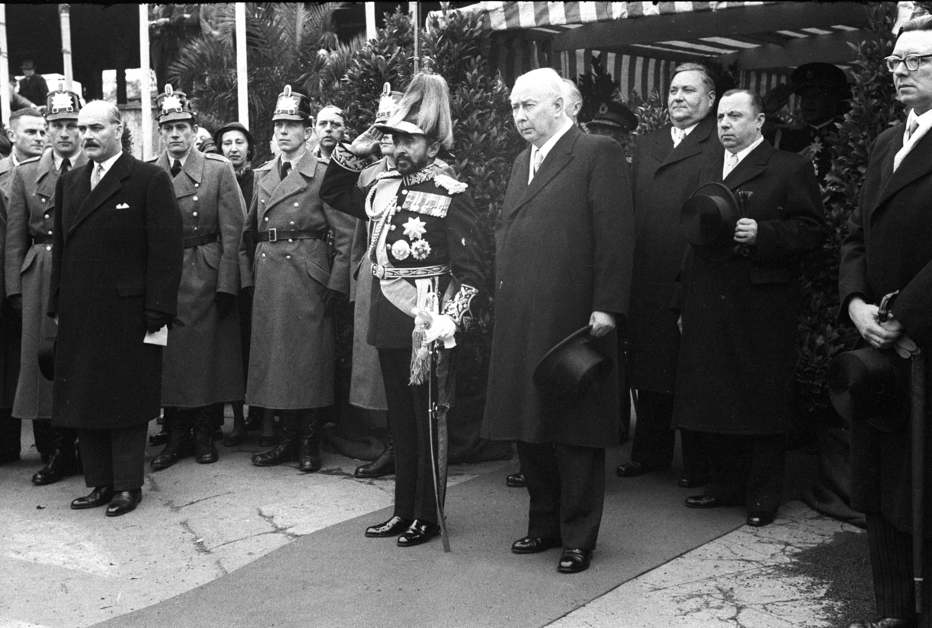 08.11.1954: Als ein Kaiser in Deutschland Goldmünzen verschenkte