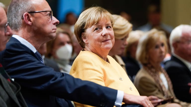 Merz und Angela Merkel, hier bei einer Veranstaltung der Kohl-Stiftung im September 2022, gelten nicht gerade als beste Freunde.