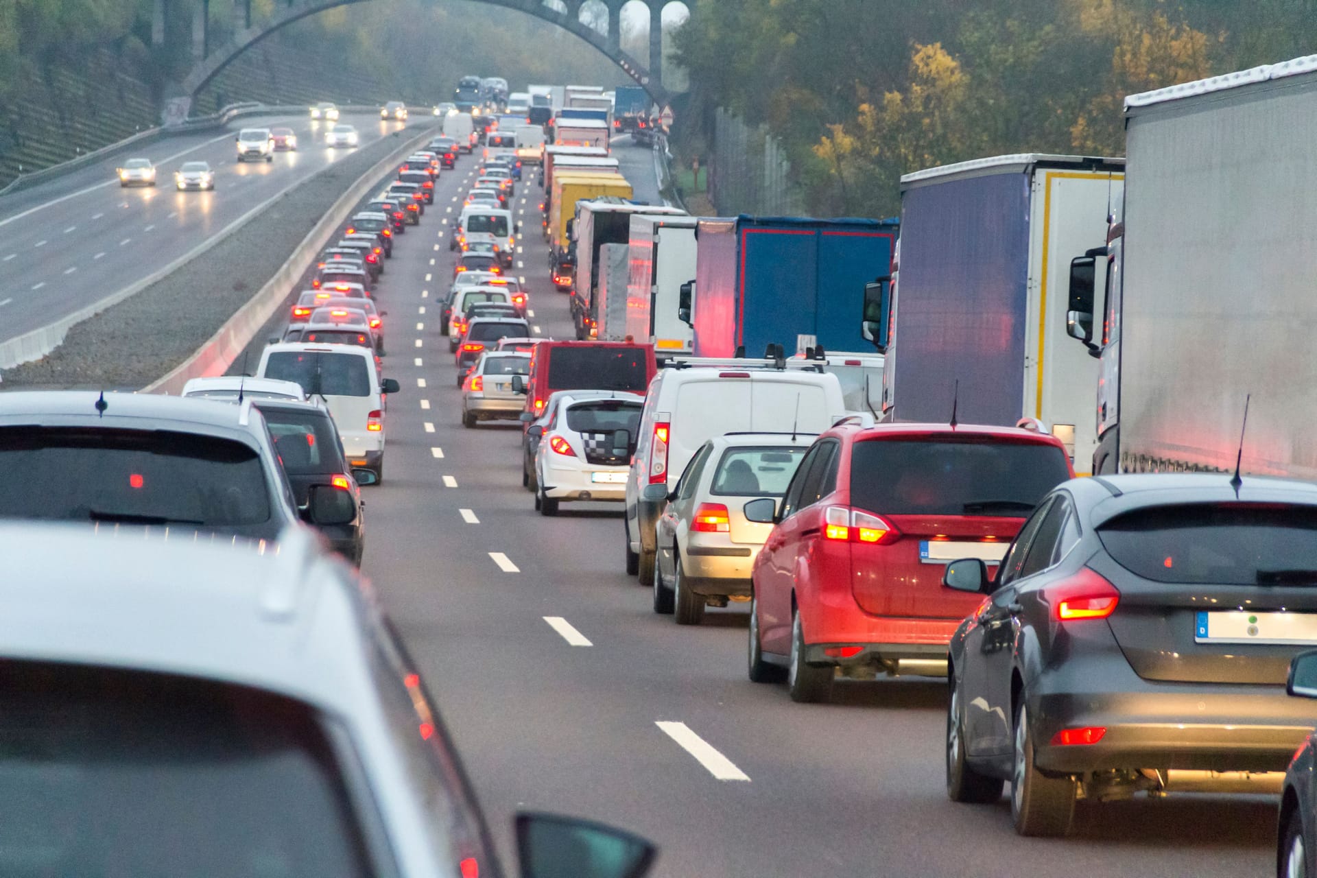 Staugefahr: In drei Bundesländern beginnen bald die Herbstferien.