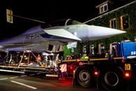 Eurofighter rollt über Bundesstraße –..
