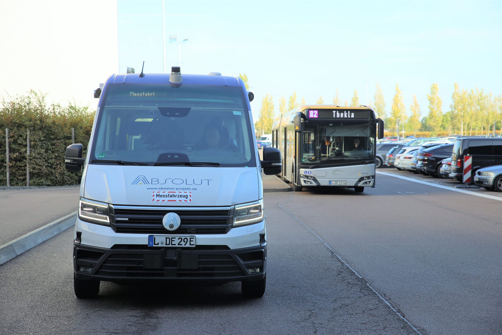 Autonomer Fahrdienst in Leipzig: Ganz ohne Fahrer geht es dann doch nicht.