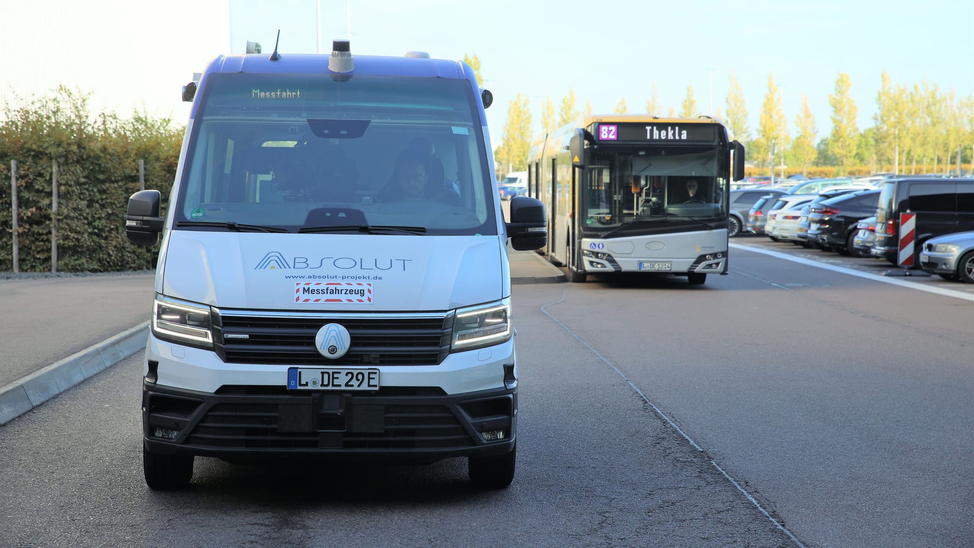 Autonomer Fahrdienst in Leipzig: Ganz ohne Fahrer geht es dann doch nicht.