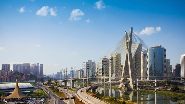 In der südamerikanischen Großstadt São Paulo﻿ leben die meisten Menschen des Kontinents.
