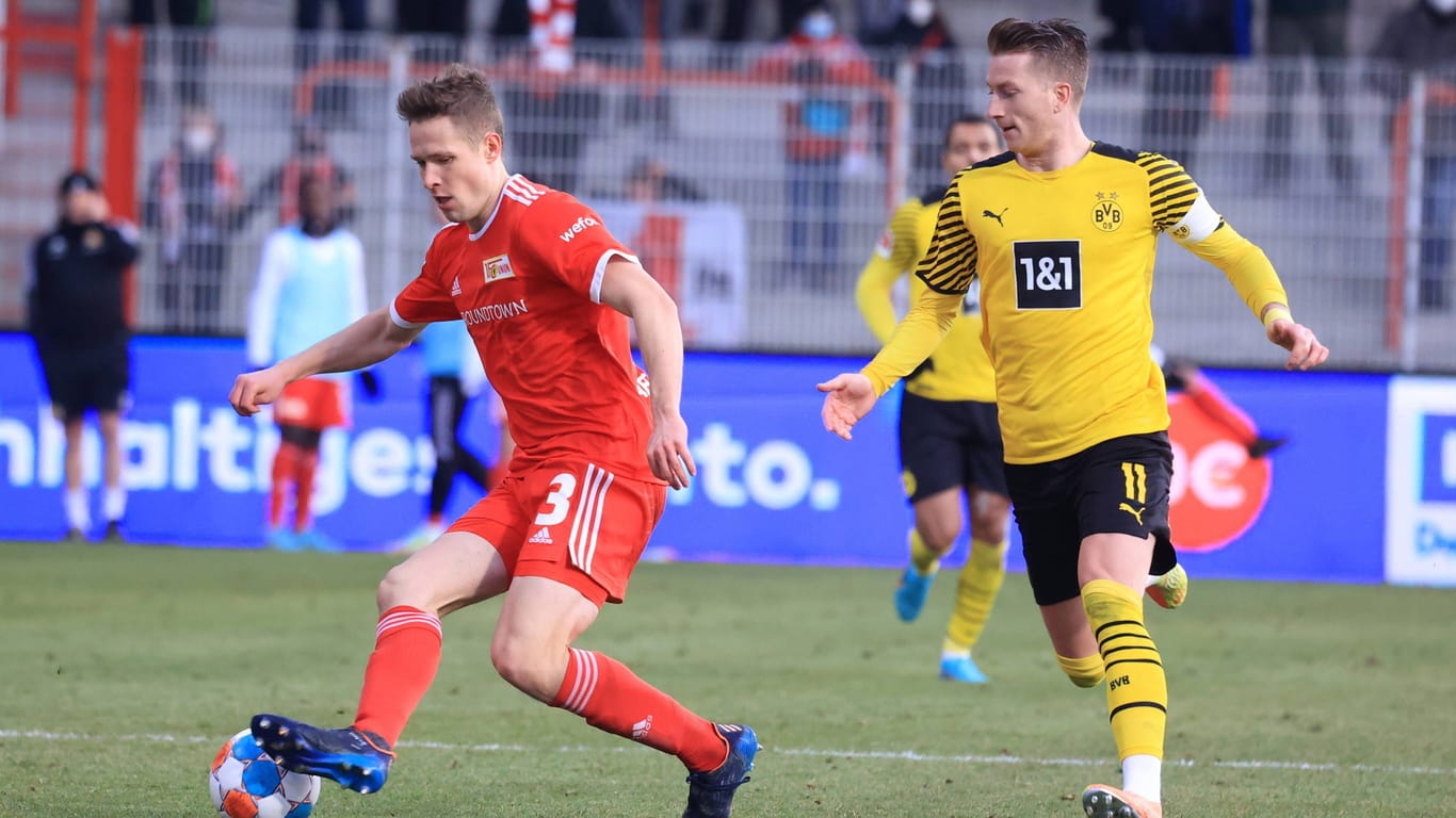 Paul Jaeckel (l.) und Marco Reus (r.): Im Februar 2022 gewannen die Dortmunder bei Union 3:0. Der aktuell verletzte BVB-Kapitän Reus erzielte zwei Treffer.