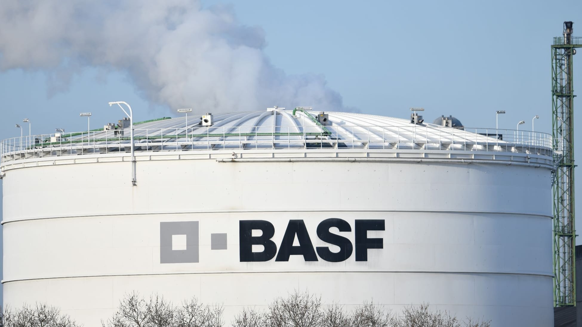 Krise bei BASF | Chemiekonzern streicht weitere Stellen in Ludwigshafen