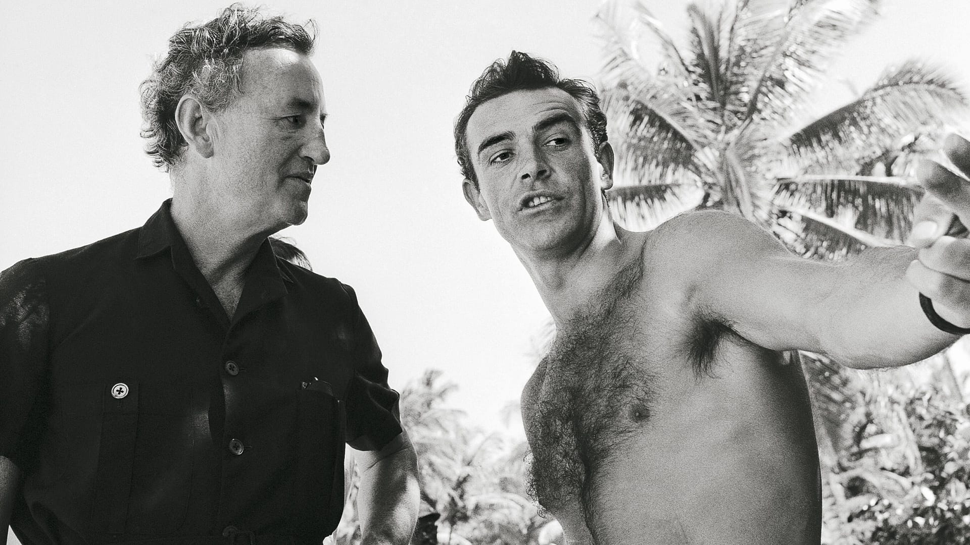 James-Bond-Erfinder Ian Fleming (l.) am Set der ersten Kinoverfilmung "007 jagt Dr. No" mit Hauptdarsteller Sean Connery im Jahr 1962.