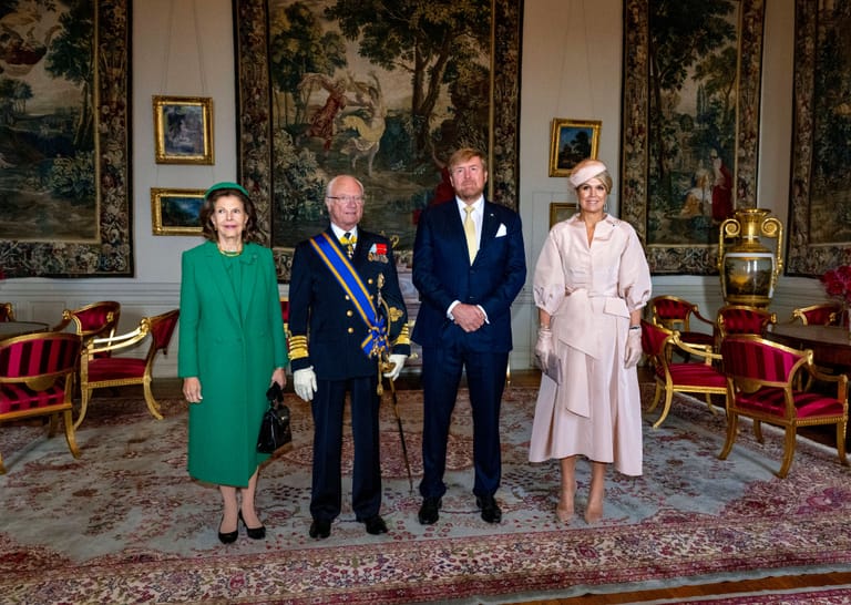 Im Palast posierten die beiden Königspaare für die Fotografen.