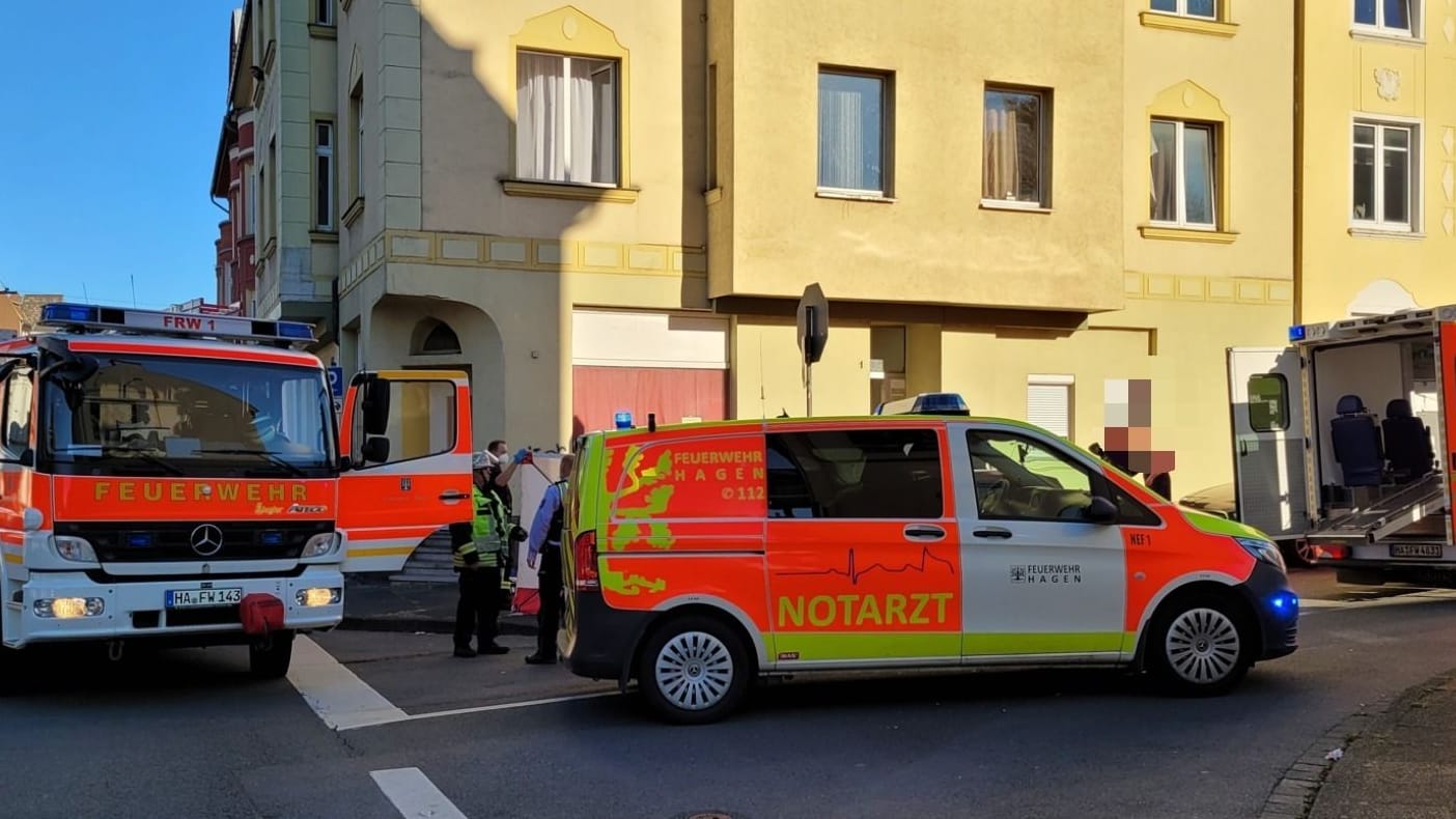 Rettungskräfte am Unfallort: Auch ein Hubschrauber war im Einsatz.