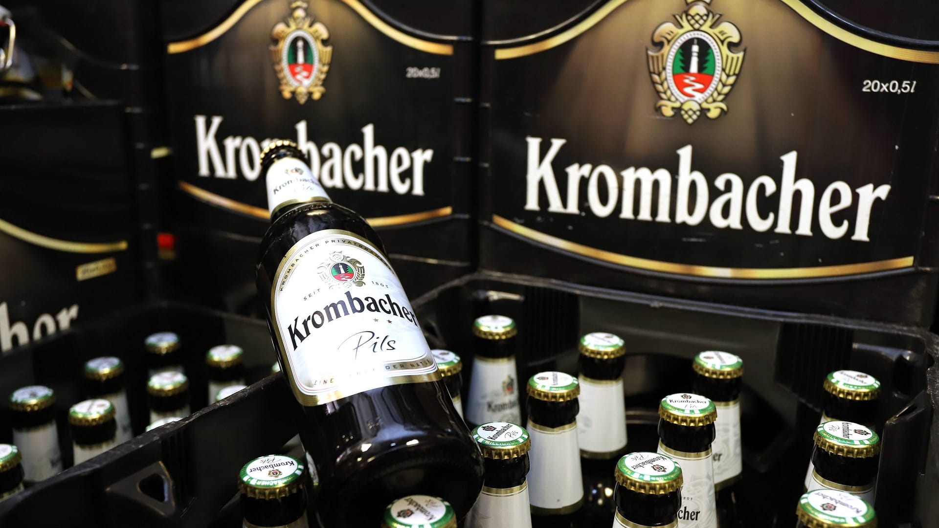 Bier von Krombacher (Symbolbild): Ein Gewinnspiel verspricht einen ganzen Kühlschrank voll.