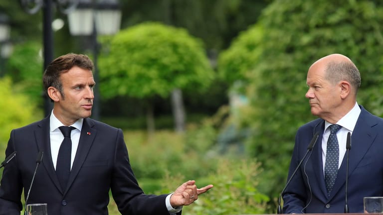 Emmanuel Macron und Olaf Scholz: Beide Regierungschefs treffen sich in Prag.