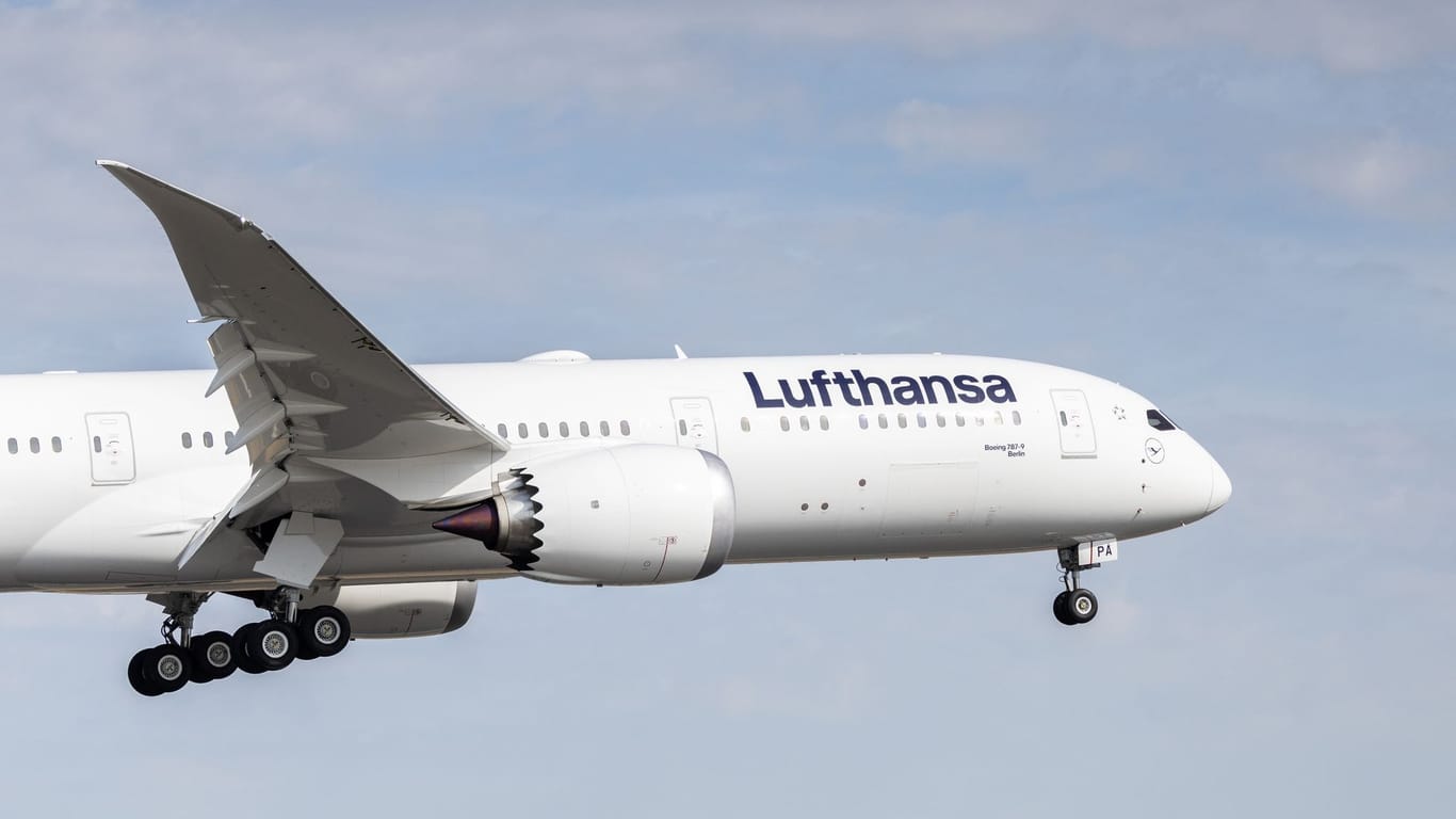 Lufthansa-Maschine des Typs Boeing 787-9 (Archivbild): Am Montag taufte Franziska Giffey das Modell auf den Namen "Berlin".