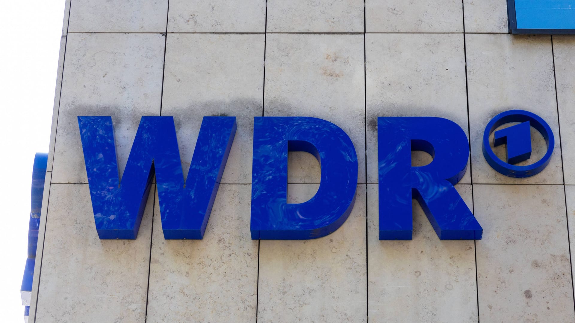 Das Hauptgebäude des WDR in Köln: Bereits Anfang 2022 wollte der Sender die Social-Media-Kanäle seiner Mitarbeiter regulieren. Das Hauptgebäude des WDR in Köln: Bereits Anfang 2022 wollte der Sender die Social-Media-Kanäle seiner Mitarbeiter regulieren.