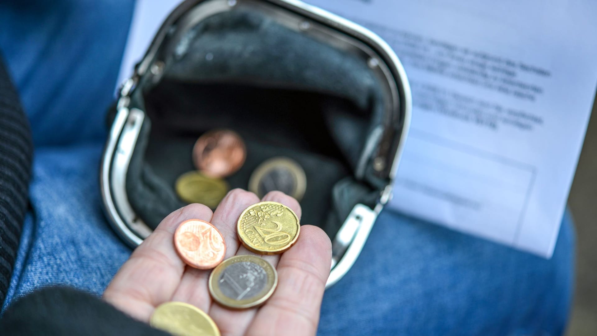 Leeres Portemonnaie (Symbolbild): Viele Senioren in Deutschland müssen mit einer kargen Rente auskommen.