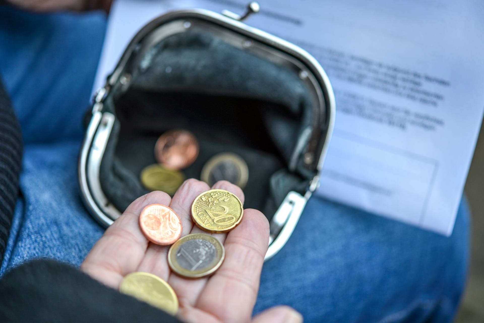 Leeres Portemonnaie (Symbolbild): Viele Senioren in Deutschland müssen mit einer kargen Rente auskommen.