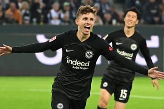 Überragende Leistung: Frankfurts Lindström feiert im Spiel gegen Gladbach.