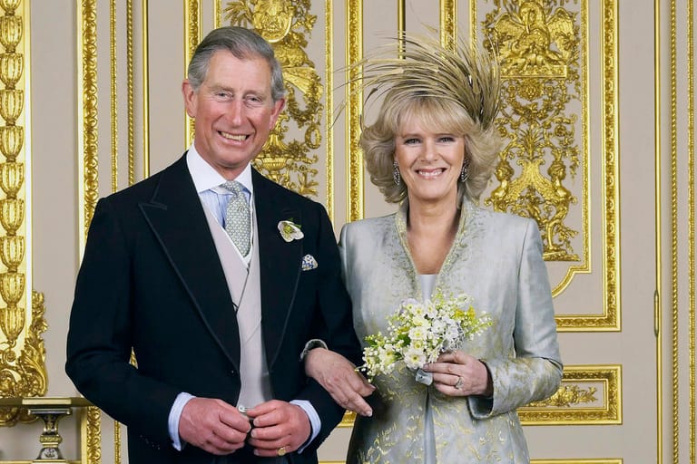 2005: Im April heiratete Charles seine langjährige Liebe Camilla.