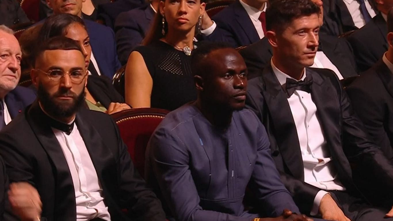 Karim Benzema, Sadio Mané und Robert Lewandowski: Drei der Favoriten auf den Ballon d'Or saßen im Publikum nebeneinander.
