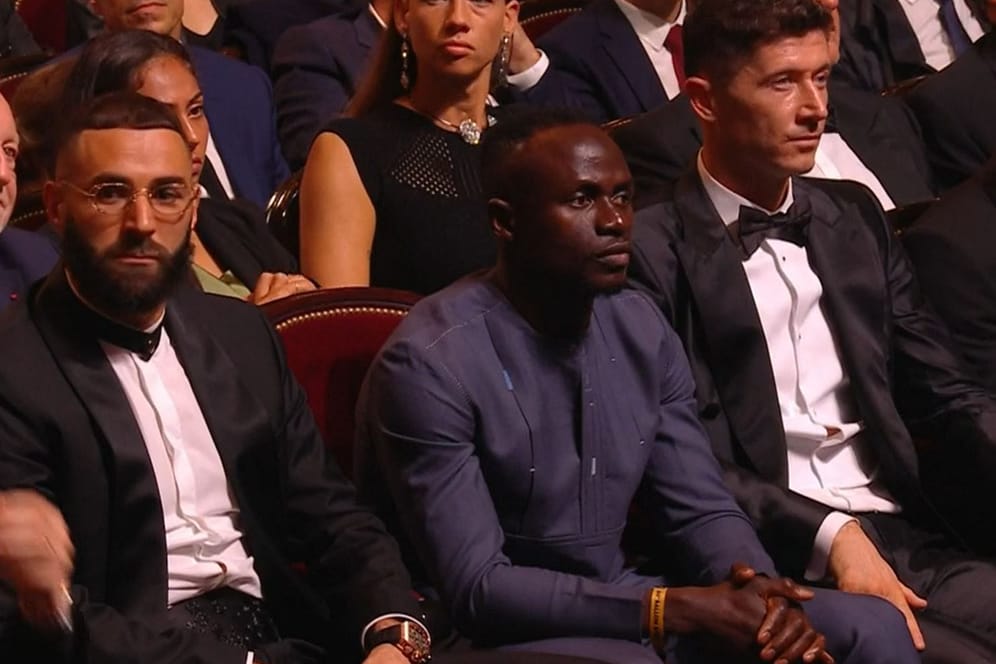 Karim Benzema, Sadio Mané und Robert Lewandowski: Drei der Favoriten auf den Ballon d'Or saßen im Publikum nebeneinander.