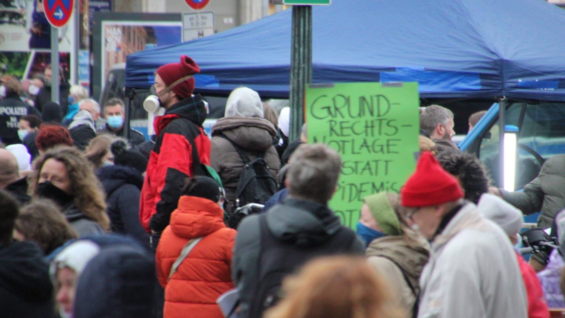 "Querdenker"-Demo in Hannover (Archivbild): Am Samstag werden Hunderte Demonstranten erwartet.