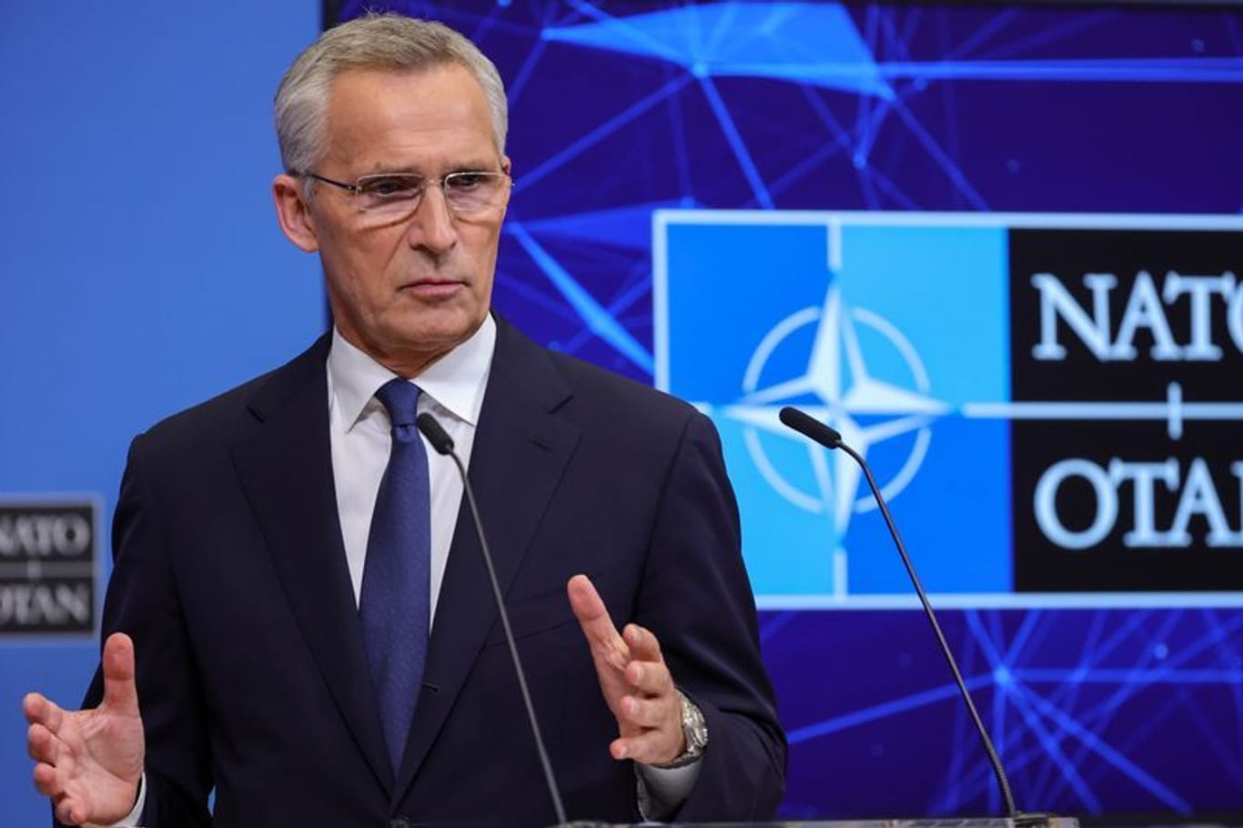 NATO-Generalsekretär Jens Stoltenberg: Die verdeckten nuklearen Drohungen von Russlands Präsident Wladimir Putin seien "gefährlich und unverantwortlich".