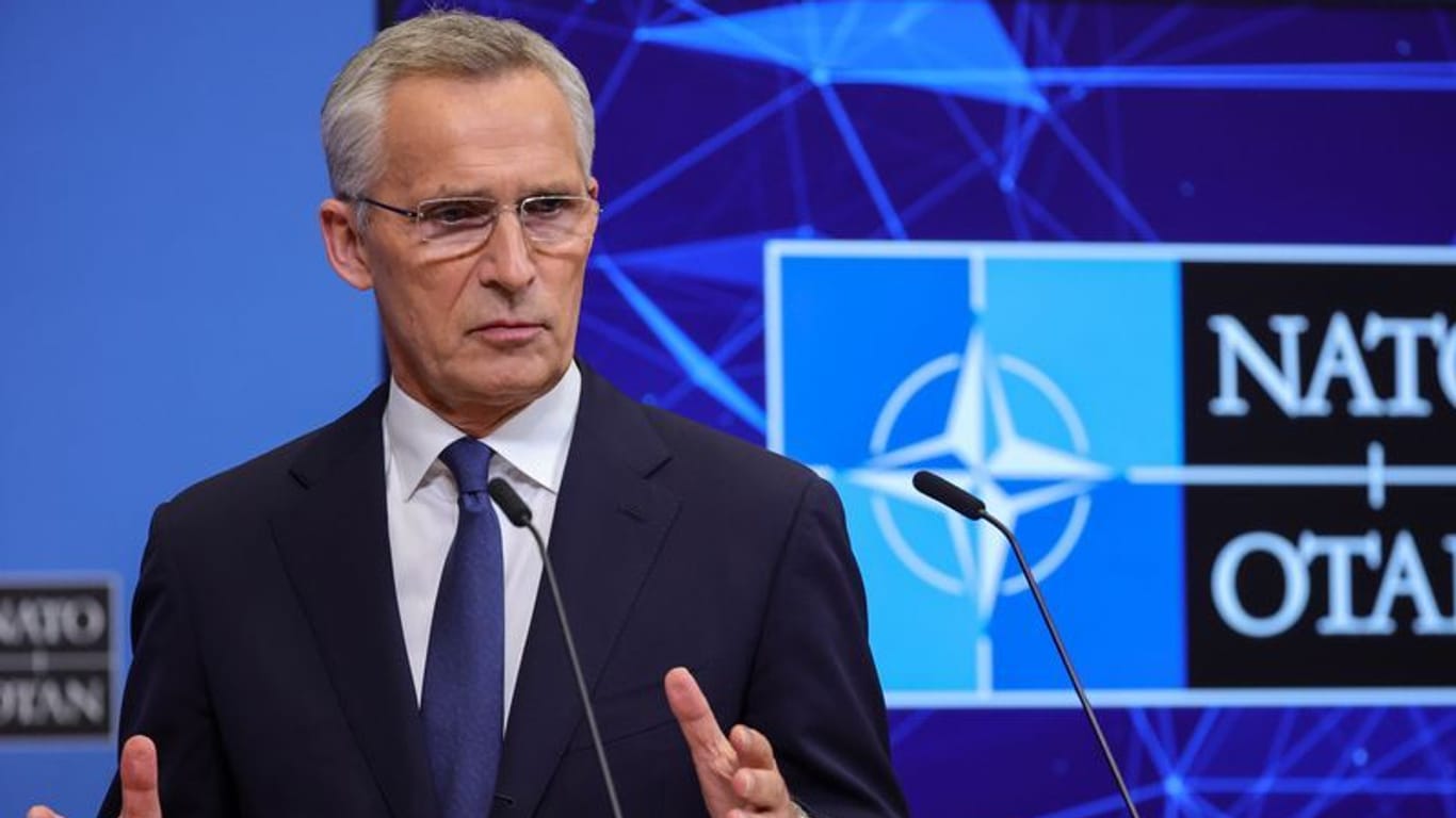 NATO-Generalsekretär Jens Stoltenberg: Die verdeckten nuklearen Drohungen von Russlands Präsident Wladimir Putin seien "gefährlich und unverantwortlich".