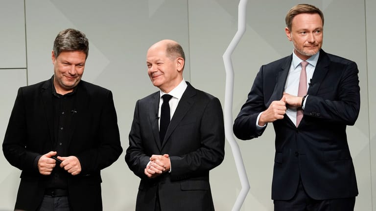 Bundeswirtschaftsminister Robert Habeck, Bundeskanzler Olaf Scholz und Bundesfinanzminister Christian Lindner bei der Unterzeichnung des Koalitionsvertrages der Ampelregierung im Dezember 2021.